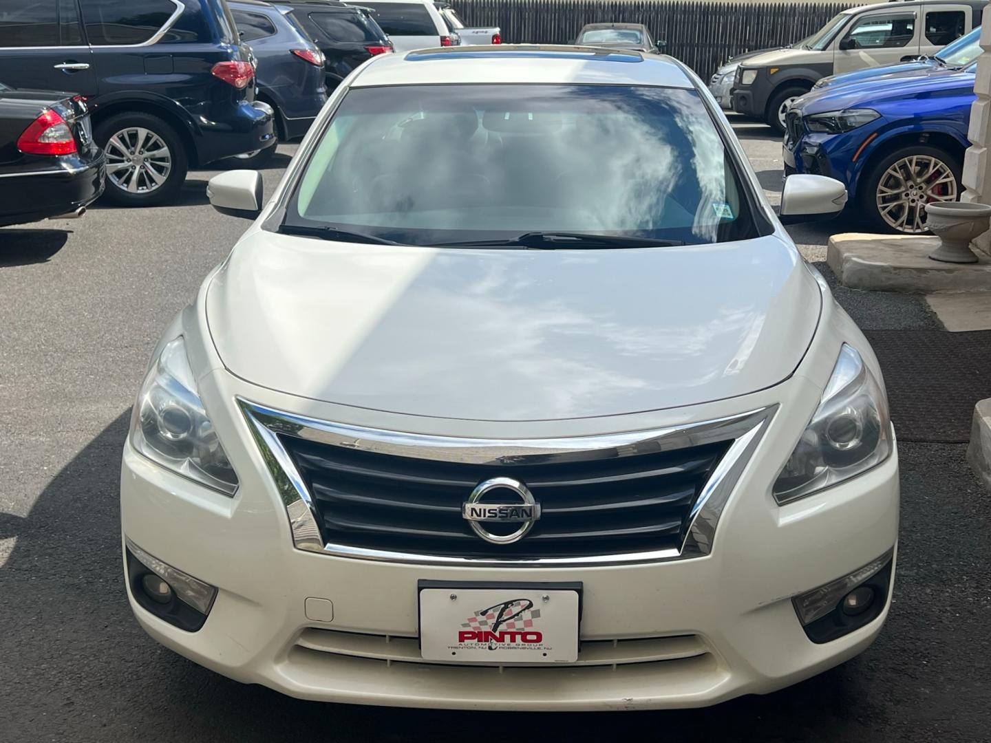 2013 White /Black Leather Nissan Altima 2.5S (1N4AL3AP5DC) with an 2.5L L4 DOHC 16V engine, located at 1018 Brunswick Ave, Trenton, NJ, 08638, (609) 989-0900, 40.240086, -74.748085 - Photo#2